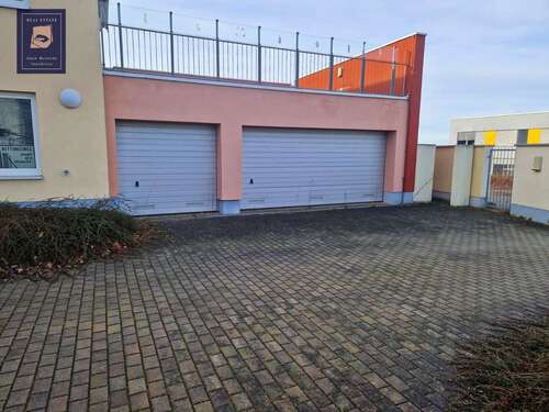 Einfahrt Garagen - Büro in Oelsnitz/Erzgebirge zur Miete