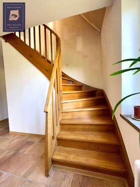 Treppenhaus (2) - 5 Zimmer Doppelhaushälfte zum Kaufen in Zschopau