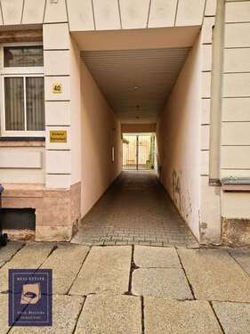 Durchfahrt zum Hinterhof - 4 Zimmer Büro in Chemnitz