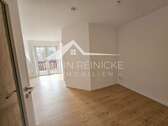 Blick ins WZ - 3 Zimmer Dachgeschoßwohnung zum Kaufen in Lichtenstein/Sachsen