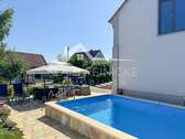 Pool und Sitzecke - 