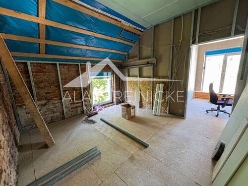 Ausbaufähige Wohnung oder großes Wohnzimmer mit Bad - 