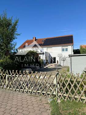 Hausansicht mit PV - 6 Zimmer Einfamilienhaus zum Kaufen in Schönwölkau