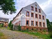 Hausansicht - Gutshaus mit 2 Teichen und viel Land