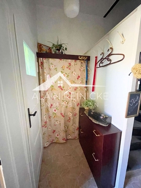 Zugang Gäste-WC & Garderobe - 7 Zimmer Reihenmittelhaus in Chemnitz