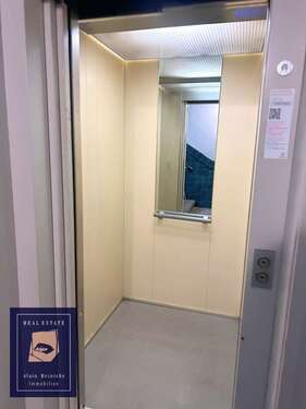 Aufzug - Etagenwohnung mit 81,59 m&sup2; in Chemnitz zum Kaufen