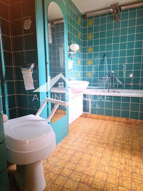 Bad mit Wanne - 