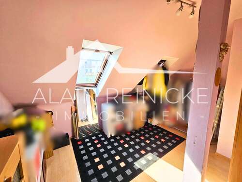 Ankleide. - Wohnen unterm Dach - 605,00&nbsp;EUR Kaltmiete, ca.&nbsp; 110,00&nbsp;m&sup2;&nbsp;Wohnfl&auml;che