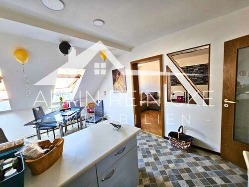 Blick ins Wohnzimmer - Dachgeschoßwohnung mit 110,00 m&sup2; in Chemnitz zur Miete