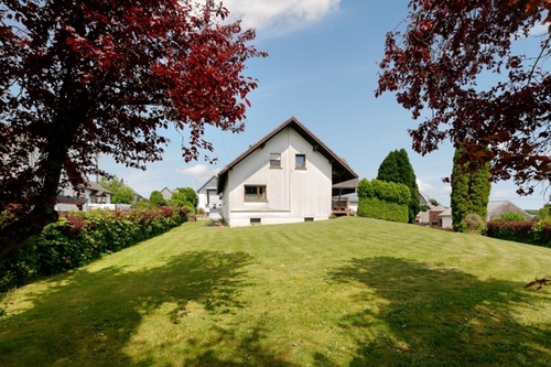Ansicht Seite - 10 Zimmer Einfamilienhaus in Peterswald-Löffelscheid