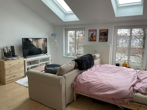 Wohn- und Schlafzimmer - 1 Zimmer Dachgeschoßwohnung in Potsdam
