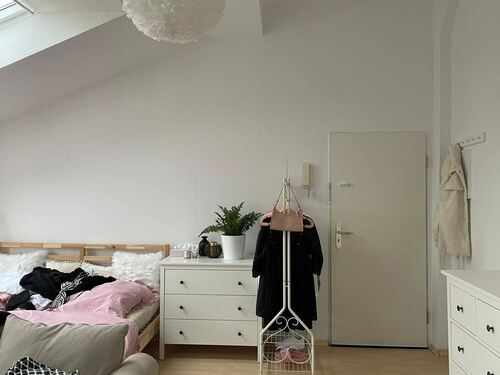 Wohn- und Schlafzimmer - 1 Zimmer Dachgeschoßwohnung in Potsdam