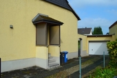 Eingang und Garage - 