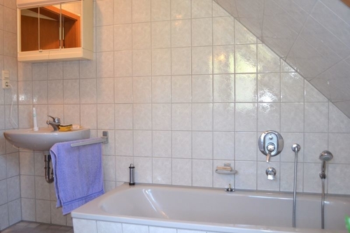 Bad mit Wanne & Dusche (Haus 2) - 