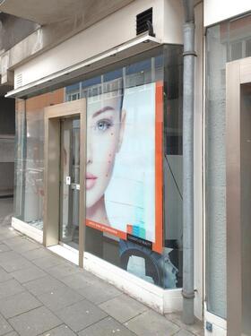 Laden, Schaufensterfront links - Vielseitig nutzbare Ladenfläche in Neumarkt-Nähe ca. 203 m² mit 10,70 m Schaufensterfront in guter 1B-Lage