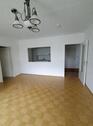 Wohn-/Esszimmer mit Küchendurchreiche - 