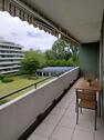 Balkon mit elektr. Markiese Blick auf die Gartenanlage - 