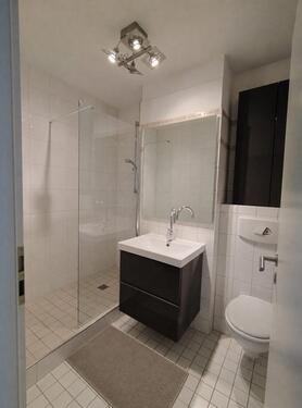 Badezimmer mit ebenerdiger Dusche - 