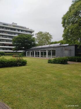 Parkähnliche Gartenanlage mit Schwimmhalle - 
