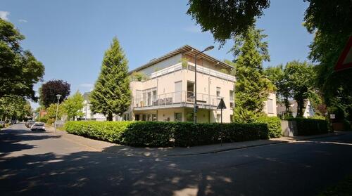 Hausansicht, KI-generiert - Köln-Junkersdorf, schiclke 3-Zimmer Wohnung mit Kamin, großer Terrasse und TG-Stellplatz