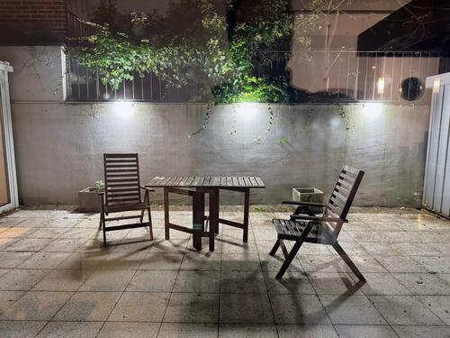 Hof-Terrasse bei Nacht - 3 Zimmer Terrassenwohnung in Köln