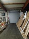Halle, Zufahrt mit Rolltor - 