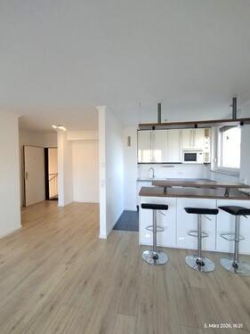 Wohn- und Eßzimmer, Küche - 