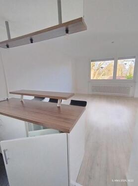 Blick von Küche ins Wohn-/Eßzimmer - 