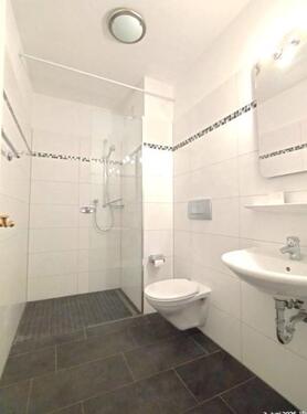 g_Bad 1 mit Dusche - 