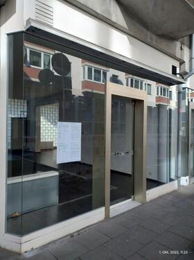 Schaufenster 1, links mit Eingang - Laden, Geschäft, Verkaufsfläche in Köln