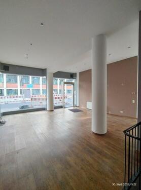 Ladenfläche rechte Seite - 