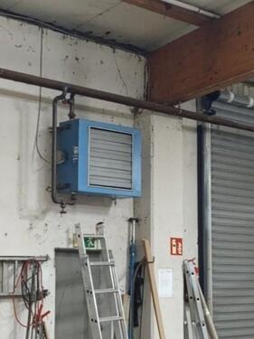 Gebläseheizung in der Lagerhalle - 