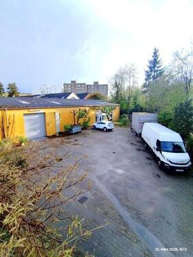 Große Verkehrs- und Parkplatzfläche - Köln-Ehrenfeld (Bickendorf) U-Bahn-Haltestelle Akazienweg freitragende Lagerhalle mit Büro und Ausstellungsfläche (ca. 850 m²) + Außenfläche