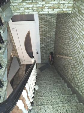 Treppenhaus, Hauseingang - 12 Zimmer Mehrfamilienhaus, Wohnhaus zum Kaufen in Köln