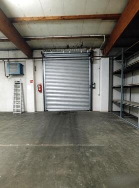 Halle, Zufahrt mit Rolltor - Halle zur Miete in Köln