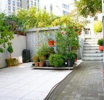 Köln, mitten drin und trotzdem absolut ruhig großzügige 3 Zimmer, ca. 116 m² mit ca. 39 m² große Terrasse und eigenem PKW-Stellplatz vor der Tür