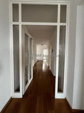 Flur - 5 Zimmer Terrassenwohnung in Roth
