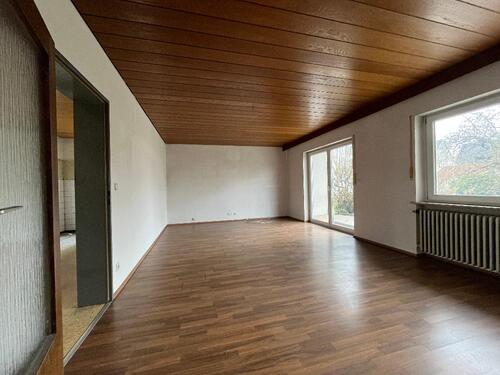 Wohnzimmer - 7 Zimmer Zweifamilienhaus zum Kaufen in Hilpoltstein