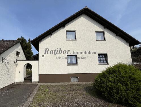 Frontansicht - Sehr gepflegtes, geräumiges 3-Familienhaus mit 2 Doppelgaragen in begehrter Wohnlage in Roth OT