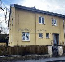 Geräumiges Einfamilienhaus mit Garage und Blick ins Grüne in Roth