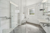 Badezimmer EG - Zweifamilienhaus mit 269,92 m&sup2; in Rheine zum Kaufen