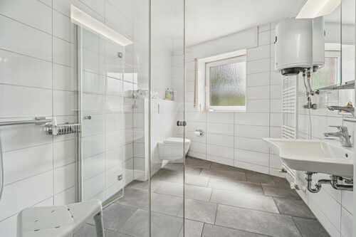 Badezimmer EG - Zweifamilienhaus mit 269,92 m&sup2; in Rheine zum Kaufen
