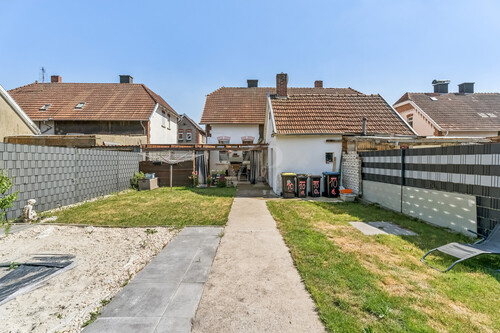 Gartenbereich mit Blick zum Haus - 5 Zimmer Doppelhaushälfte in Rheine / Eschendorf
