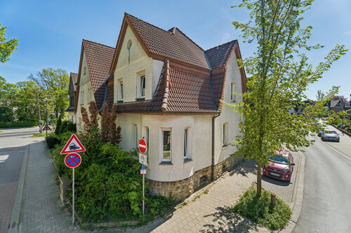 Titelbild - Charmanter Altbau in attraktiver Wohnlage – Sanierungsbedürftiges Reihenendhaus mit 2 Wohneinheiten