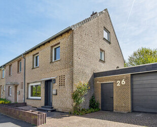 Reihenendhaus mit großem Grundstück, Pool und wohnmobilgeeigneter Doppelgarage - Rheine