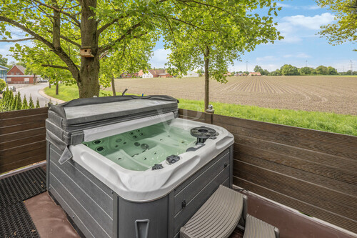 Whirlpool auf Aussichtsplattform - 