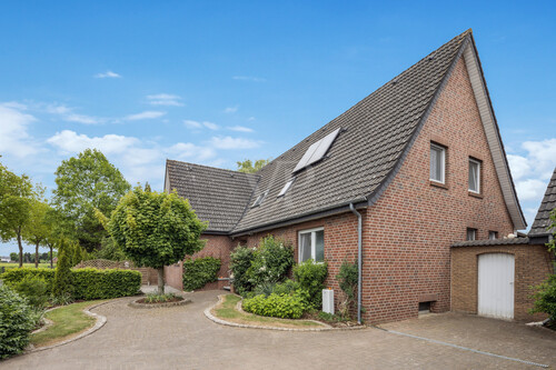 Hofeinfahrt mit Blick auf die Immobilie - 12 Zimmer Hotel, Pension, Gasthof in Hörstel