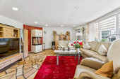Wohnzimmer mit Blick zum Flur - 
