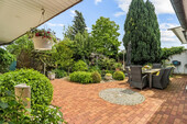 Garten mit Terrasse und Teichanlage - 