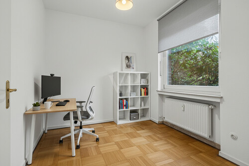 Arbeitszimmer EG_KI renoviert (Boden, Malerarbeiten, Heizkörper) - 